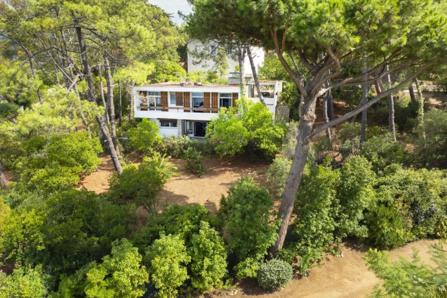 South Shore of Ajaccio, Domaine de la Pointe, Renovation Villa, 6 Bedrooms, Sea View, Private Estate, Walking Distance to the Beach