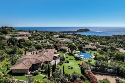 Private domain of Punta d’Arasu, 8 bedroom villa, walking distance to the beach and sea view, Sainte Lucie RL314, Villa Santa Lucia