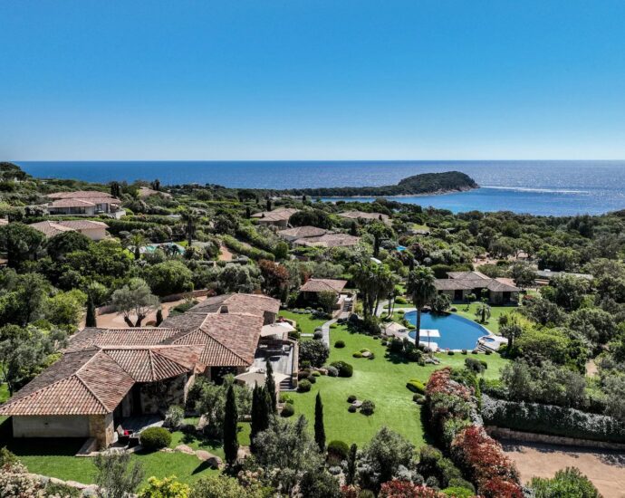 Private domain of Punta d’Arasu, 8 bedroom villa, walking distance to the beach and sea view, Sainte Lucie RL314, Villa Santa Lucia