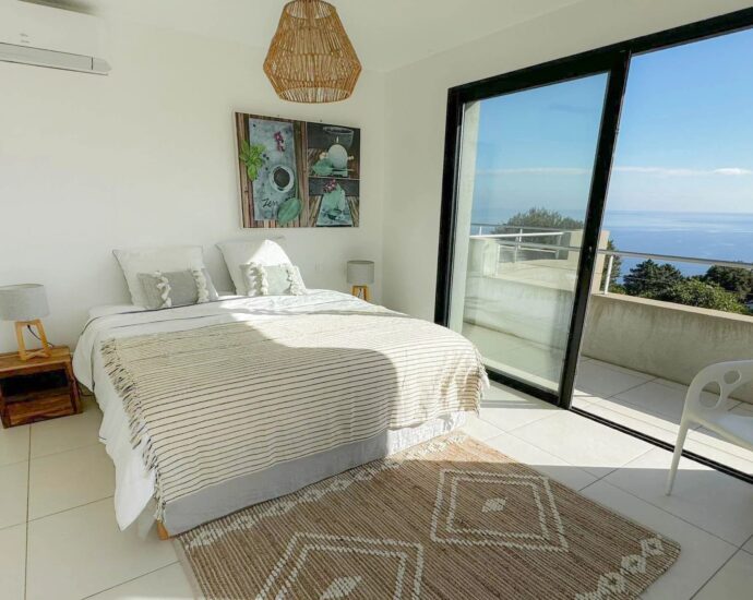 Exclusivité, Tarco, Villa vue mer,  8 chambres, piscine chauffée, salle de sport, proche plage