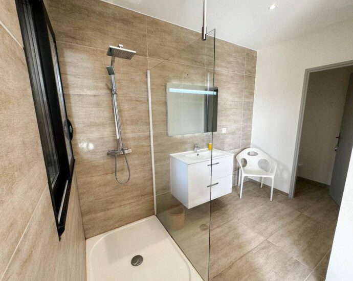 Exclusivité, Tarco, Villa vue mer,  8 chambres, piscine chauffée, salle de sport, proche plage