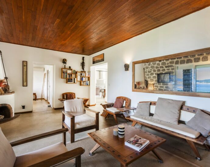 Porticcio, Rive Sud d’Ajaccio, Villa pieds dans l’eau, 5 Chambres, vue mer panoramique, accès plage à pied