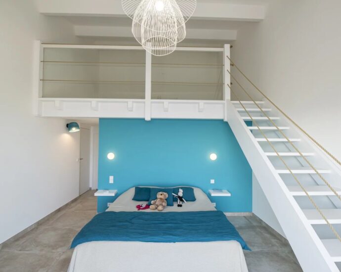 L’Île Rousse, Occiglioni, architect-designed villa, 6 bedrooms, pool, panoramic sea view.