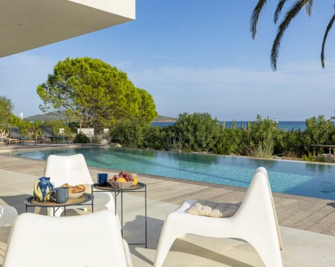 Saint-Cyprien, villa 5 chambres, piscine, pied dans l’eau