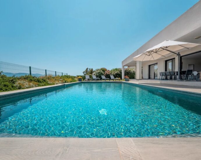 Villa d’architecte, 5 chambres, vue mer panoramique, piscine, plages à pied