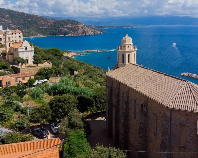Cargèse, 2-Bedroom Apartment, Town Center, Walking Distance to the Beach, Sea View