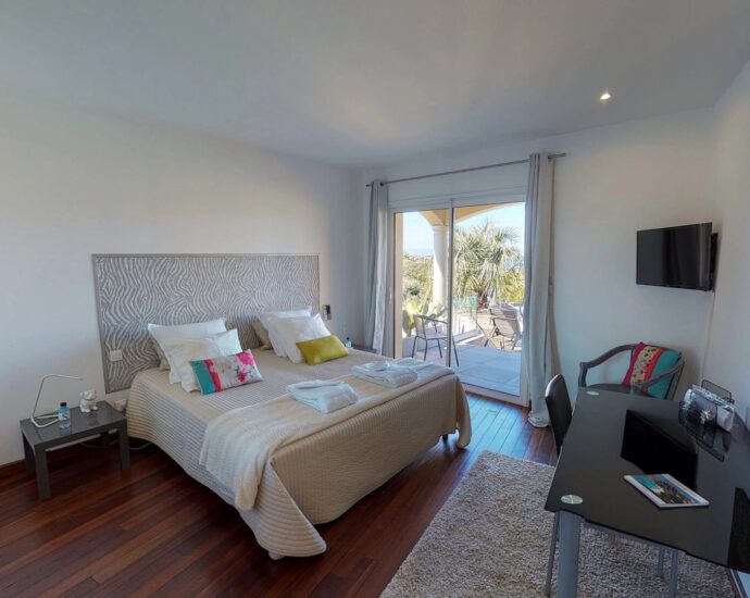 Propriano, villa 5 chambres, piscine et vue mer