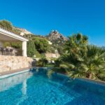 Lumio, Villa 6 chambres, vue mer panoramique, piscine, proche des plages.