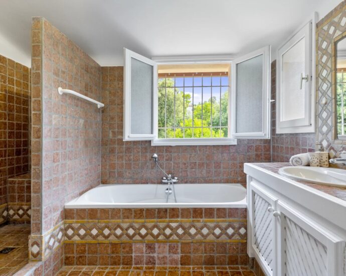 RL285 – Porto-Vecchio, Domaine de Cala Rossa, villa 5 chambres, piscine et plage à pied
