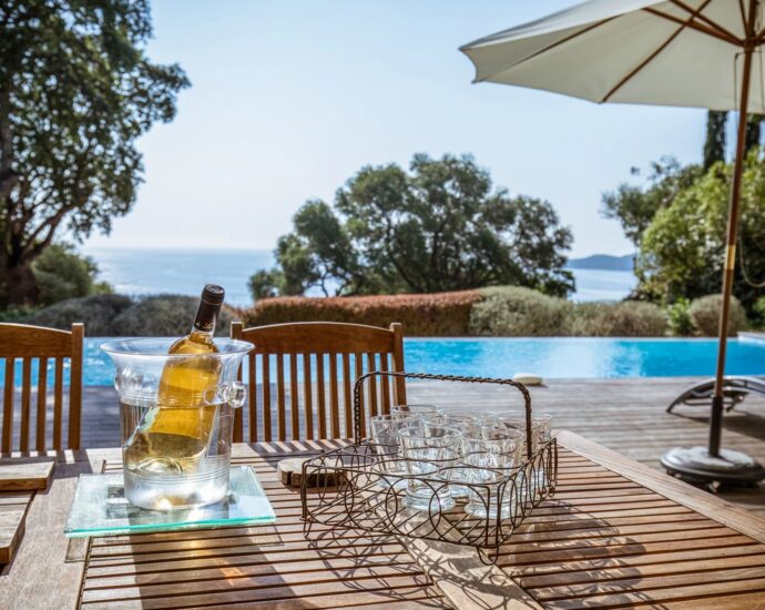 Pinarello, Villa 5 chambres, piscine, vue mer et montagnes