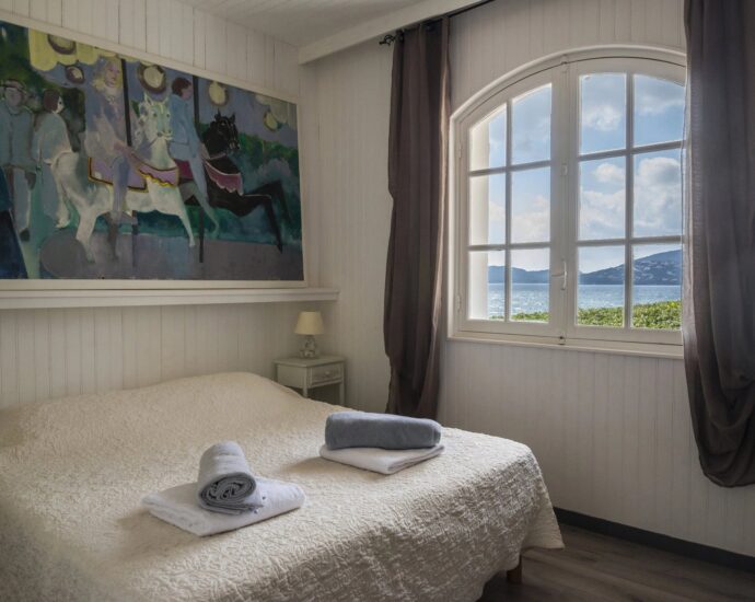 Porto-Vecchio, Cala Rossa, Domaine privé, pied dans l’eau, 2 chambres, vue mer