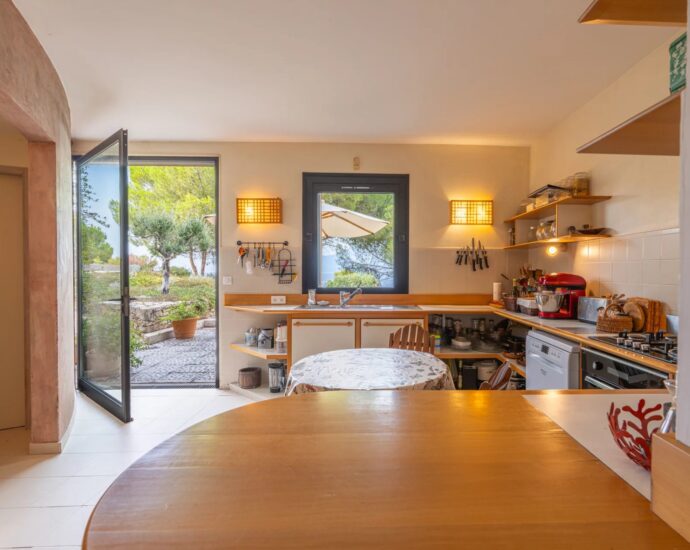 Saint-Florent, Villa contemporaine, 4 chambres, vue mer panoramique, piscine, domaine privé, plage à pieds