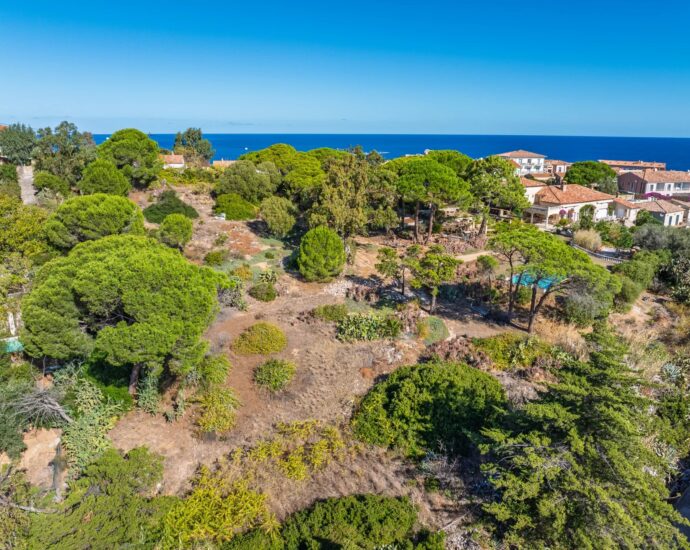 Calvi, Buildable Land with Sea View, Valid Building Permit, Close to Beach and Town Center