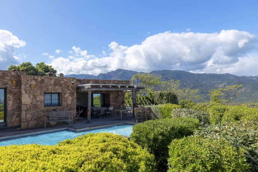 Porto-Vecchio, Villa 3 chambres, Piscine, Vue mer et montagnes, proche plage