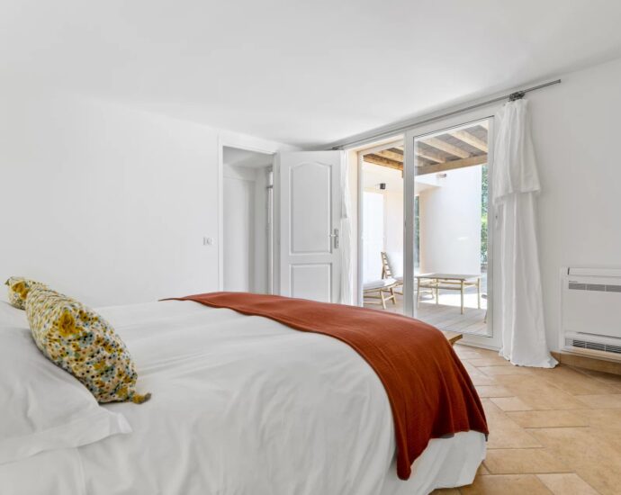 RL285 – Porto-Vecchio, Domaine de Cala Rossa, villa 5 chambres, piscine et plage à pied