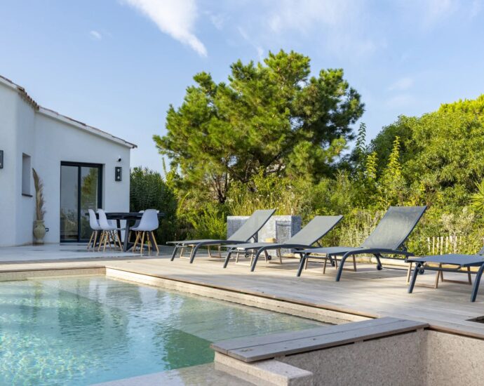 Saint-Cyprien, villa 5 chambres, piscine, pied dans l’eau