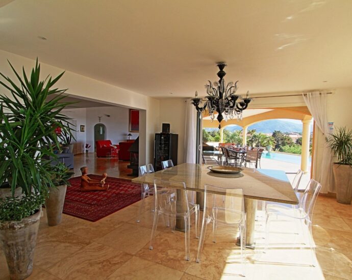Propriano, villa 5 chambres, piscine et vue mer