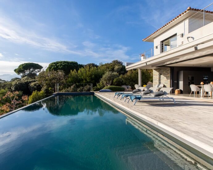 Saint-Cyprien, villa 6 bedrooms, swimming pool, panoramic sea view, near beach