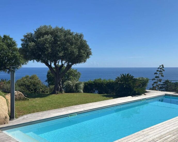 Exclusivité, Tarco, Villa vue mer,  8 chambres, piscine chauffée, salle de sport, proche plage