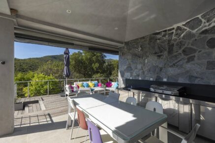 Favone, villa plage à pied, vue mer et montagnes, 4 chambres, piscine à débordement et chauffée Favone, villa plage à pied, vue mer et montagnes, 4 chambres, piscine à débordement et chauffée