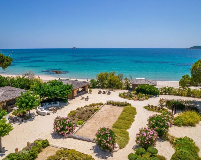 Caramontino, 6 chambres, piscine, pied dans l’eau