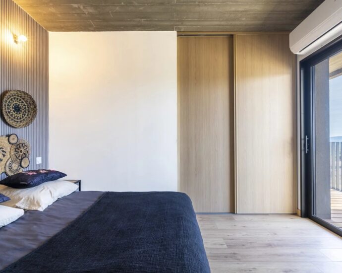 Lecci, Villa d’architecte, 4 chambres, piscine, vue dégagée, proche de la plage de Saint-Cyprien