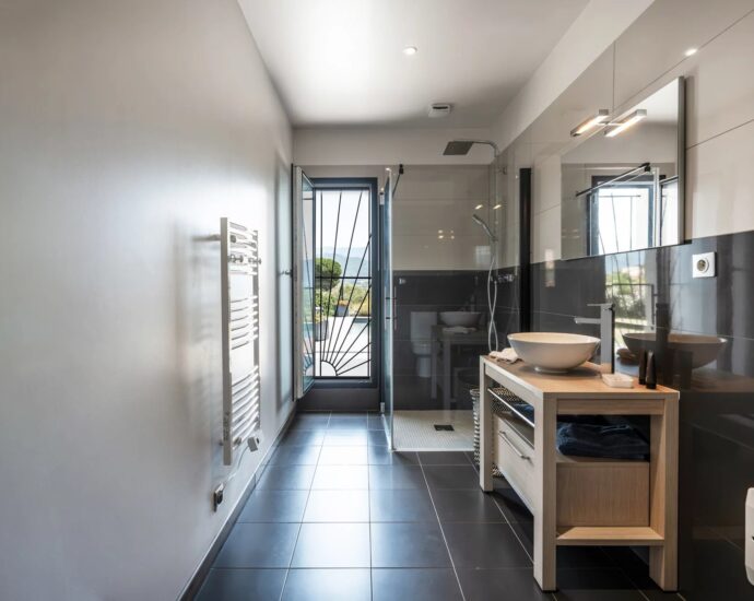 Villa d’architecte, 5 chambres, vue mer panoramique, piscine, plages à pied