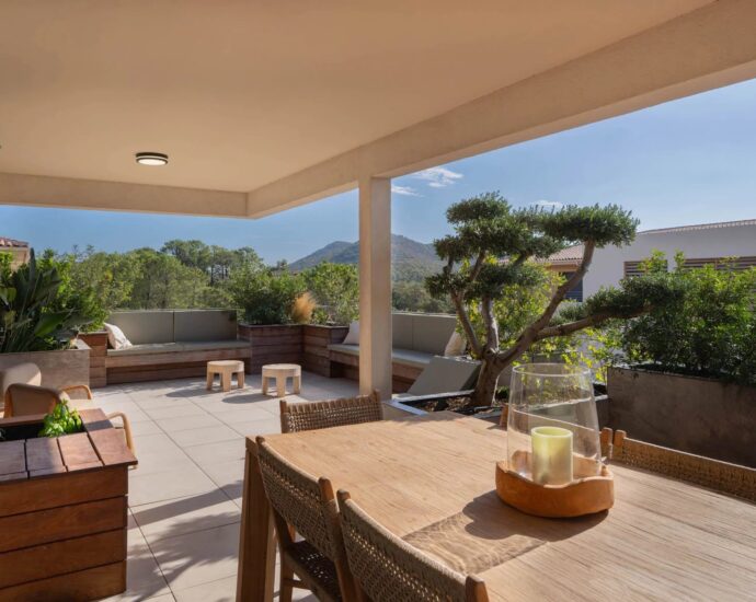 Lecci, appartement 3 chambres, terrasse, vue montagnes, proche plages Saint-Cyprien et Cala Rossa