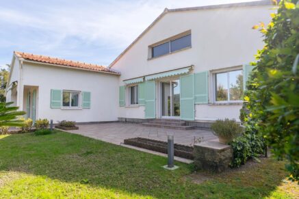 Sainte-Lucie de Porto-Vecchio, 3-Bedroom Villa with Caretaker’s House, Mountain Views, Close to the Beach
