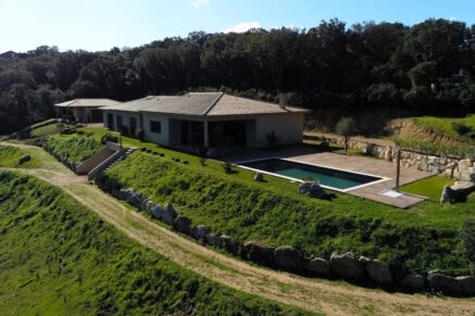 Porto-Vecchio, Contemporary villa, 4 bedrooms, swimming pool, near the beach of Santa Giulia