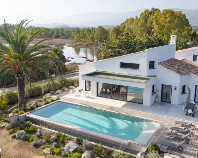 Saint-Cyprien, villa 5 chambres, piscine, pied dans l’eau