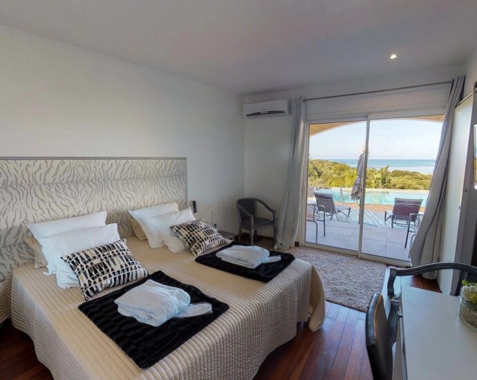 Propriano, villa 5 bedrooms, pool and sea view