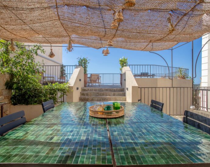 Lumio, Mansion, 9 bedrooms, panoramic sea and village views, swimming pool, close to the beach