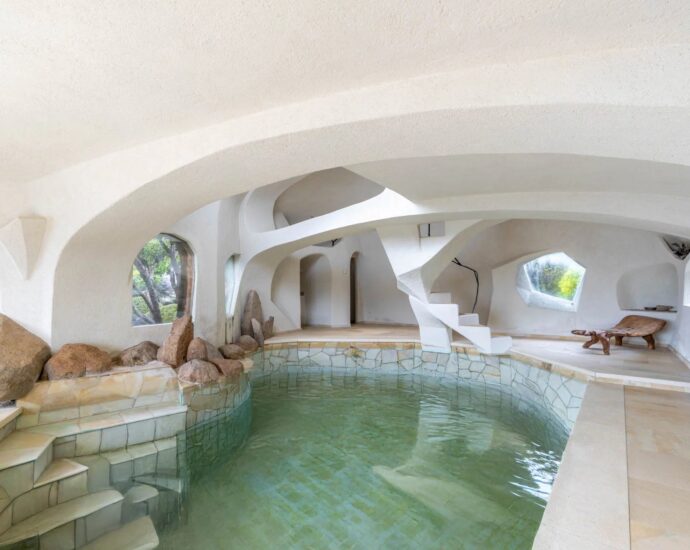 Sainte-Lucie de Porto-vecchio, Cavallone, architect-designed villa, 4 bedrooms, pool, sauna, panoramic sea view, close to the beach