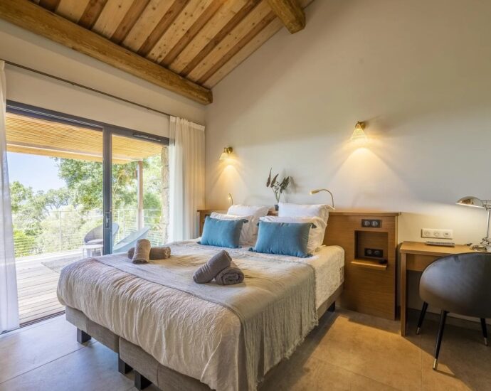 Villa 9 chambres, Arasu, Saint-Cyprien, piscine, vue mer, plage à pied, RL363 Villa Terra di Corsica