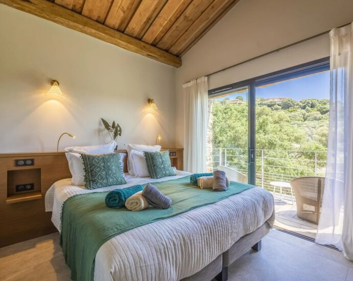 Villa 9 chambres, Arasu, Saint-Cyprien, piscine, vue mer, plage à pied, RL363 Villa Terra di Corsica