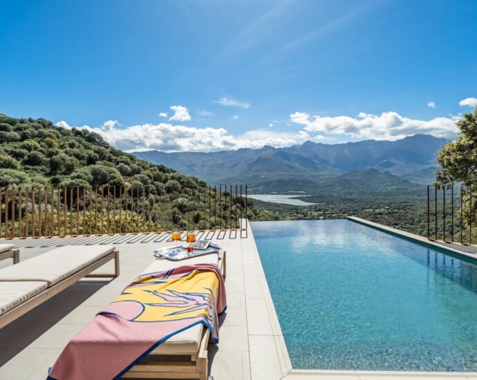 Santa-Reparata Di Balagna, 4 rooms, swimming pool, panoramic view of lake and mountains