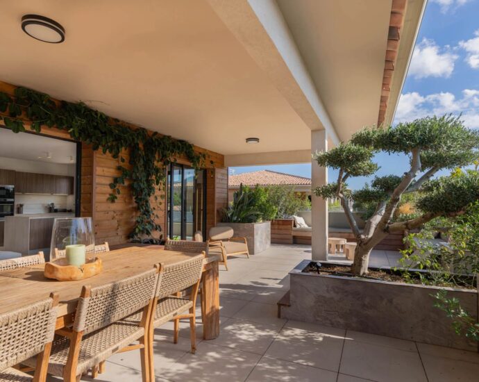 Lecci, appartement 3 chambres, terrasse, vue montagnes, proche plages Saint-Cyprien et Cala Rossa