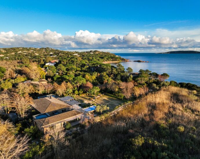Plage de Cala Rossa, Villa 6 chambres, pied dans l’eau, piscine, Alzu di Cala Rossa