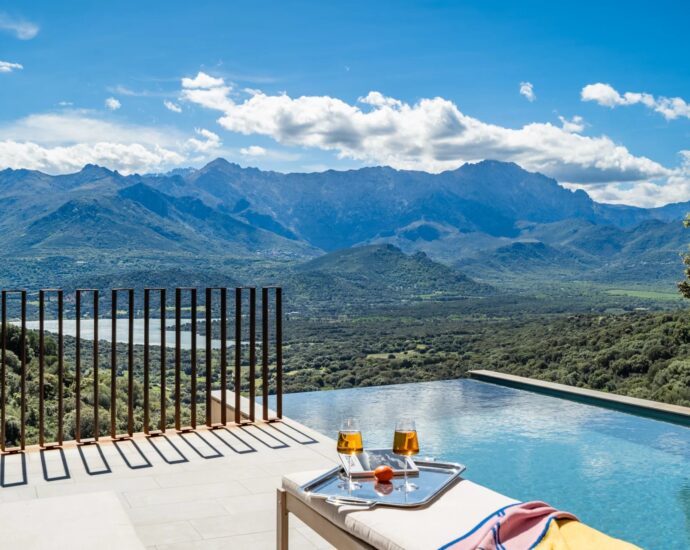 Santa-Reparata Di Balagna, 4 rooms, swimming pool, panoramic view of lake and mountains