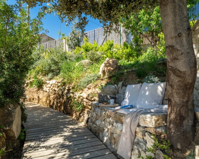 Santa-Reparata Di Balagna, 4 rooms, swimming pool, panoramic view of lake and mountains