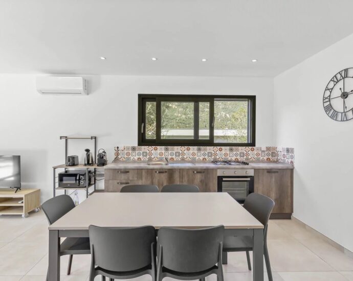 Exclusivité , Sainte-Lucie de Porto-Vecchio, Villa 4 chambres, piscine, vue montagnes, proche piscines naturelles et plages