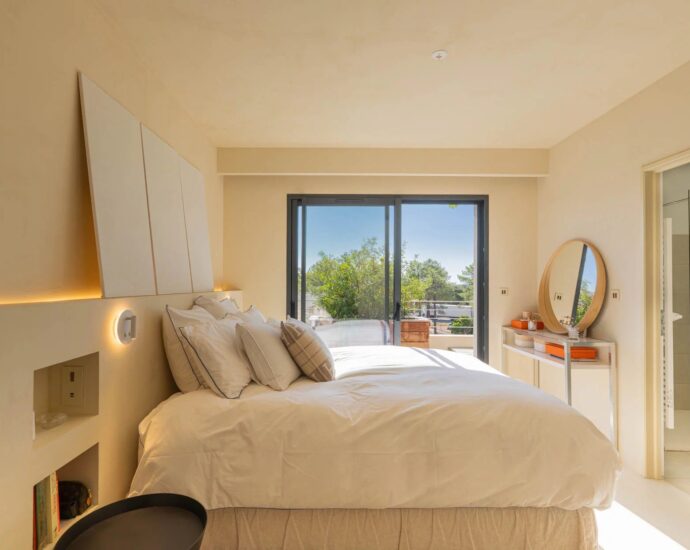 Lecci, appartement 3 chambres, terrasse, vue montagnes, proche plages Saint-Cyprien et Cala Rossa