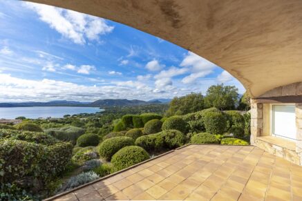 Sainte-Lucie de Porto-vecchio, Cavallone, architect-designed villa, 4 bedrooms, pool, sauna, panoramic sea view, close to the beach