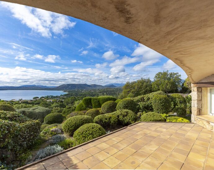 Sainte-Lucie de Porto-vecchio, Cavallone, architect-designed villa, 4 bedrooms, pool, sauna, panoramic sea view, close to the beach