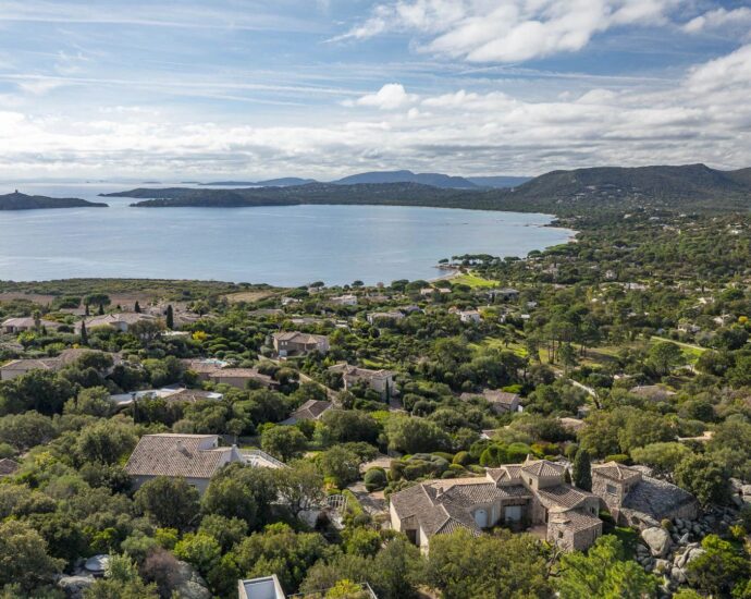 Sainte-Lucie de Porto-vecchio, Cavallone, architect-designed villa, 4 bedrooms, pool, sauna, panoramic sea view, close to the beach