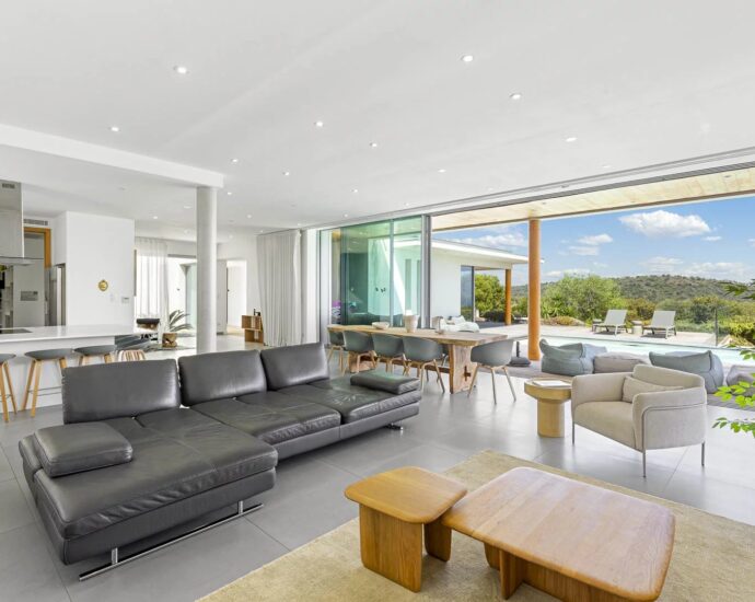 Porto-Vecchio, Santa Giulia, villa d’architecte, 4 chambres, piscine, vue mer, proche plage