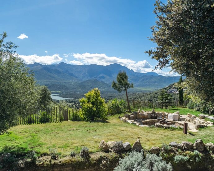 Santa-Reparata Di Balagna, 4 rooms, swimming pool, panoramic view of lake and mountains