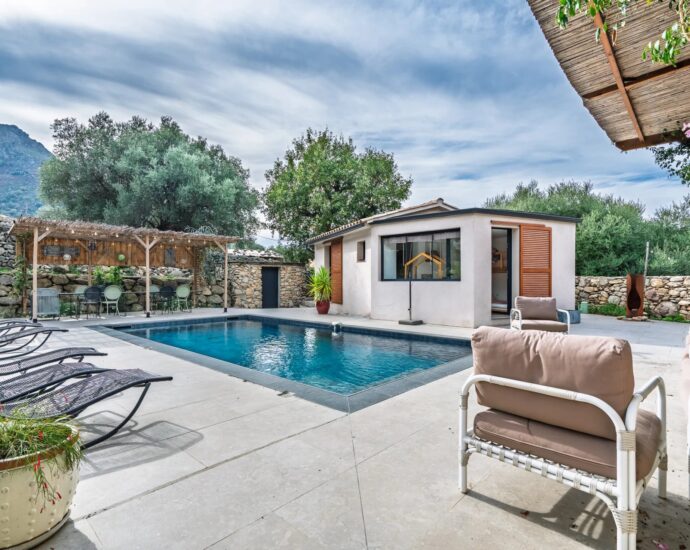 Région de Calvi, Zilia, villa 5 chambres, piscine chauffée, vue montagnes