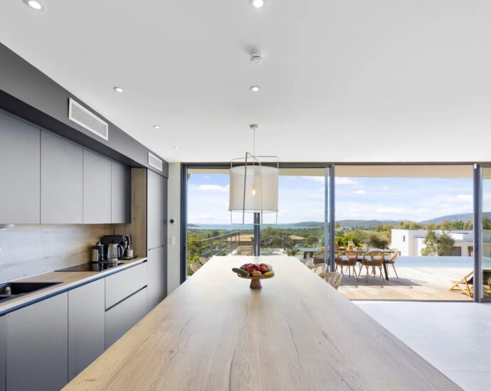 Porto-vecchio, villa 4 bedrooms, 1 children dormitory, swimming pool, sea view, Villa Saviu RL303